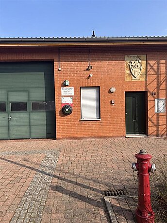 Blick auf das Feuerwehrhaus Drakenburg an der Langen Straße