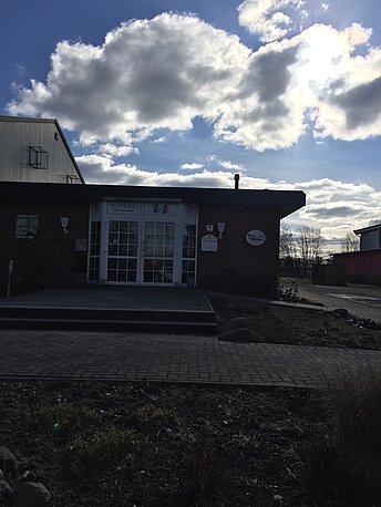 Eingang Tennishalle Amelinghausen