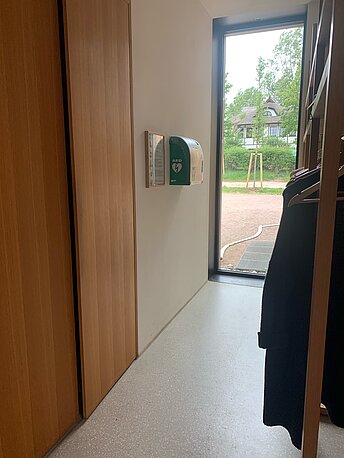 Kunstmuseum Ahrenshoop, Garderobe rechts hinter der Kasse