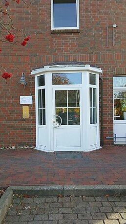 Praxiseingang Zahnarztpraxis Neetze Dr. Hörmiller