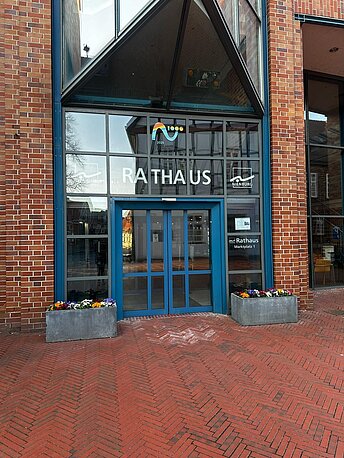 Eingang zum Rathaus vom Marktplatz aus Eingang zum Rathaus vom Marktplatz aus