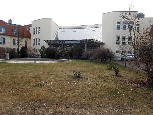 Das Lindnerhotel findet sich auf der hans-Driesch-Straße in Richtung Schützenhof. Das Lindnerhotel findet sich auf der hans-Driesch-Straße in Richtung Schützenhof.