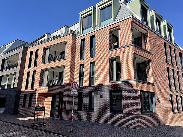 Mehrfamilienhaus an der Leinstraße, Ecke Neue Straße, gegenüber dem Shanghai Restaurant Mehrfamilienhaus an der Leinstraße, Ecke Neue Straße, gegenüber dem Shanghai Restaurant