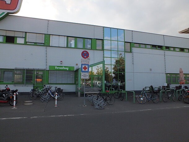 Eingang zur Bürozentrale