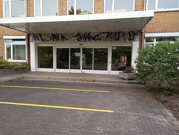 Eingang A zur Aula Eingang A zur Aula