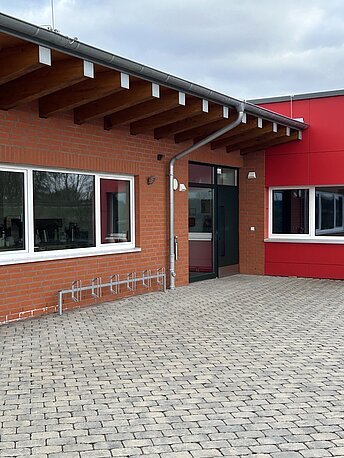 Eingang zum Mehrzweckhaus in Lemke Eingang zum Mehrzweckhaus in Lemke