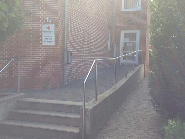 Zugang zum Eingangsbereich des DRK Ortsverein