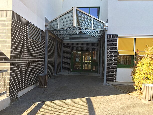 Eingang Gymnasium Oedeme