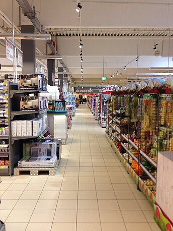 Den Gang runter zu den Frischetheken