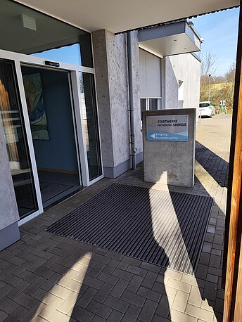 Eingang zum Verwaltungsgebäude der Stadtwerke Nienburg