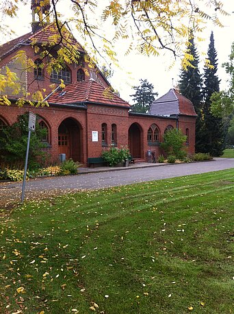 Eingang Gesellschaftshaus im Haus 36