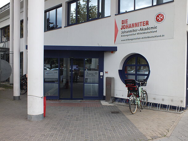Eingang Johanniter-Akademie