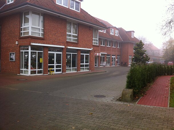 Praxisgebäude am Markt 1 neben der Apotheke in Neuhaus 