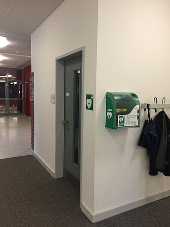 AED Gerät Gymnasium Oedeme
