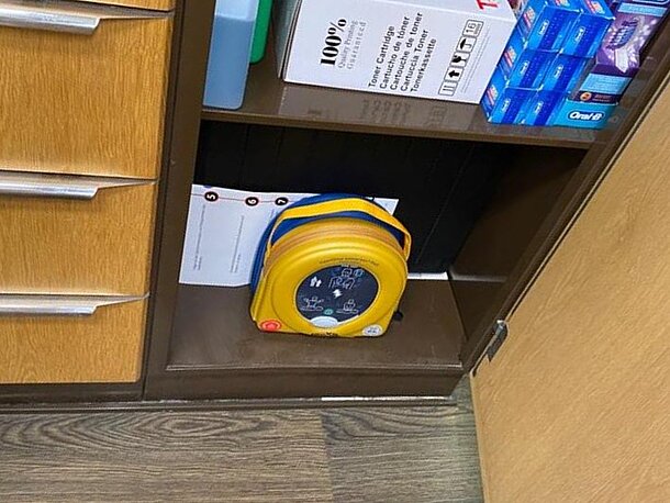Defi im Notfallschrank Defi im Notfallschrank