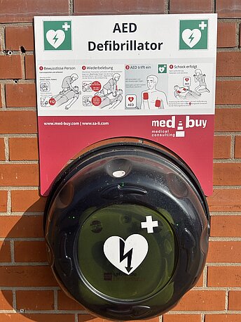 AED im runden Wandkasten