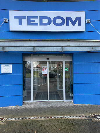 Haupteingang der Firma Tedom Schnell Haupteingang der Firma Tedom Schnell