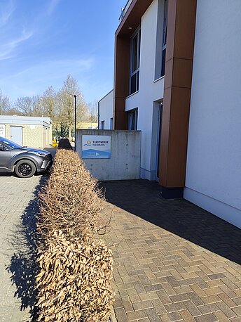 Eingang zum Technikgebäude der Stadtwerke Nienburg