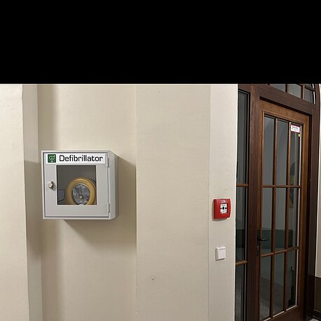 1.Etage
beim betreten des Etagenflurs rechts 