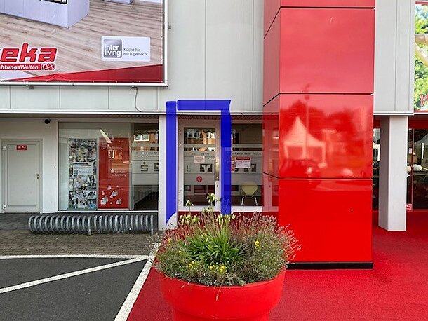 Eingang zum SB-Center der Sparkasse/Volksbank nutzen (Neben dem Eingang zur HEKA-Möbel) Eingang zum SB-Center der Sparkasse/Volksbank nutzen (Neben dem Eingang zur HEKA-Möbel)