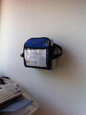 AED befindet sich im Eingangsbereich