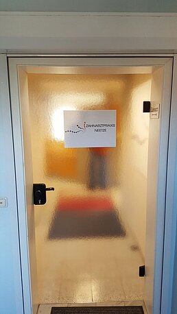 Praxiseingang Zahnarztpraxis Neetze Dr. Hörmiller