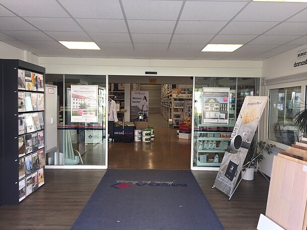 MEGA eg Eingang zum Lager