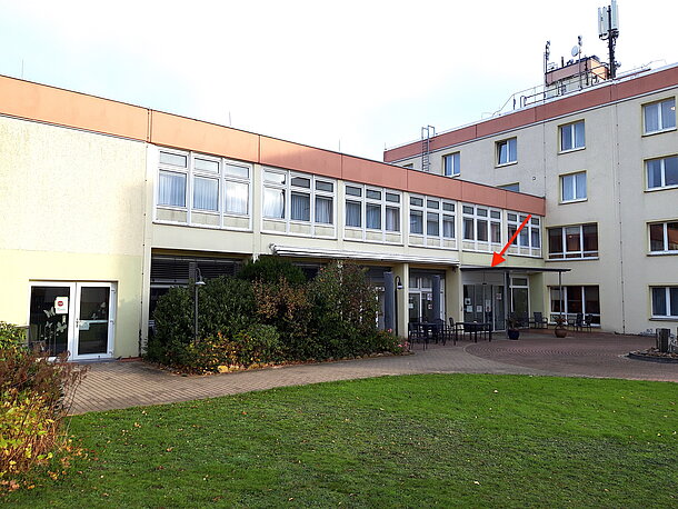 Haupteingang des Altenpflegezentrums Abt-Uhlhorn-Haus in Loccum Haupteingang des Altenpflegezentrums Abt-Uhlhorn-Haus in Loccum