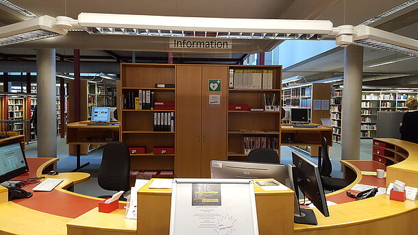 Empfang/Ausleihe Unibibliothek Gebäude CB