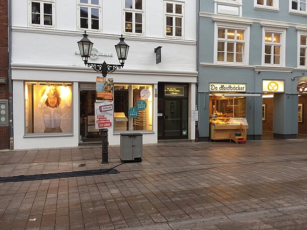 Praxiseingang neben dem Durchgang zum Glockenhof