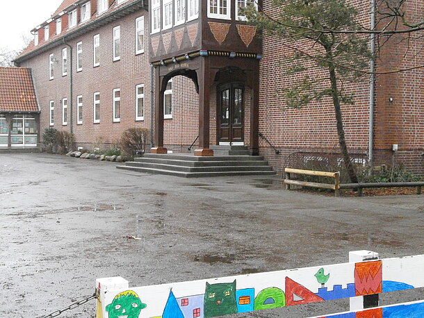 Hauptgebäude Eingang Hauptgebäude Eingang