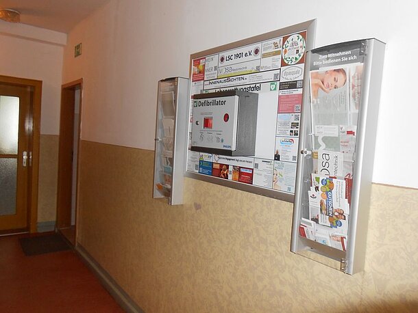 AED_Geraetestandort_Erste Etage_Metalltreppe AED_Geraetestandort_Erste Etage_Metalltreppe
