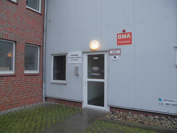 Eingang Produktionsgebäude