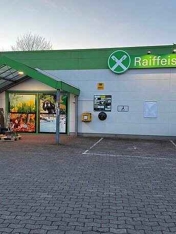 Haupteingang zum Raiffeisen-Markt in Syke