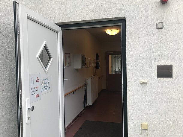 Tür zum AED