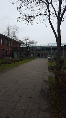 Hörsaalgang Unibibliothek Gebäude CB