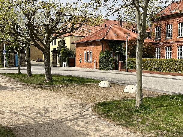 Öffentlicher AED, Polizeiakademie am Schloßplatz, Ecke Avacon Öffentlicher AED, Polizeiakademie am Schloßplatz, Ecke Avacon