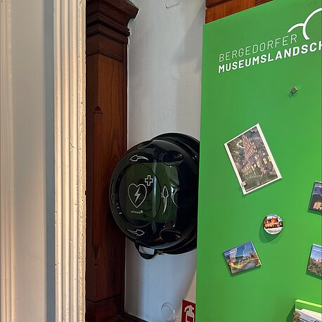 Haupteingang/Foyer, rechts neben der Doppeltür Haupteingang/Foyer, rechts neben der Doppeltür